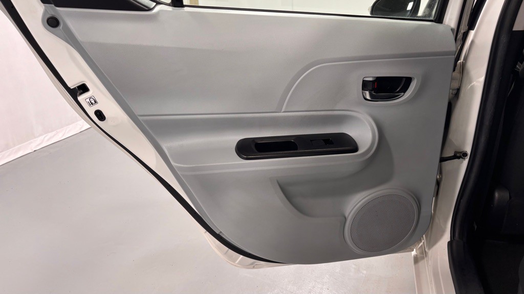 2013 Toyota Prius Image 23