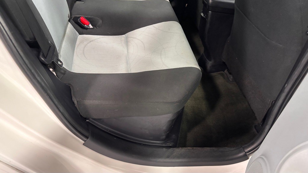 2013 Toyota Prius Image 24