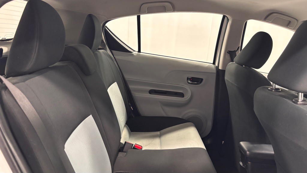 2013 Toyota Prius Image 25