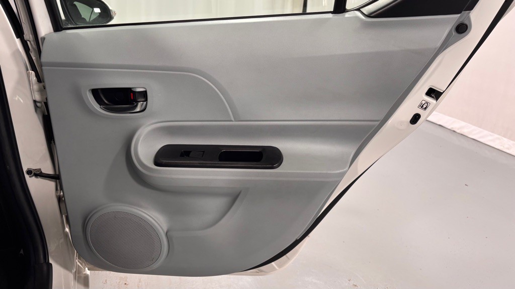 2013 Toyota Prius Image 27