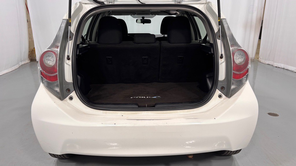 2013 Toyota Prius Image 28