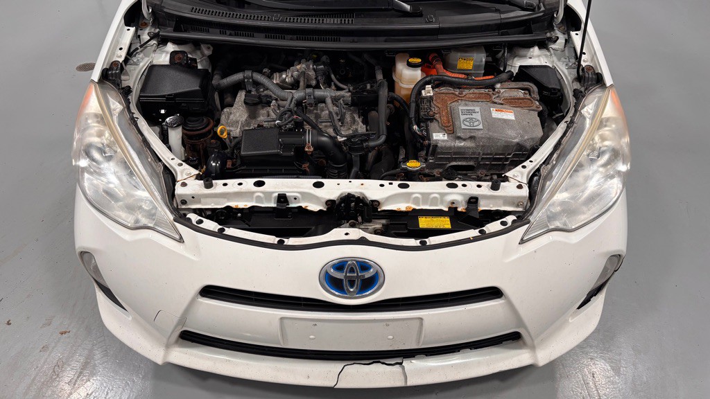 2013 Toyota Prius Image 29