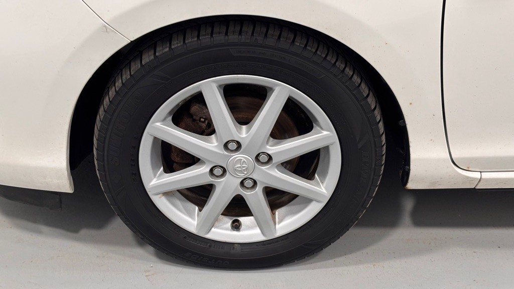 2013 Toyota Prius Image 30