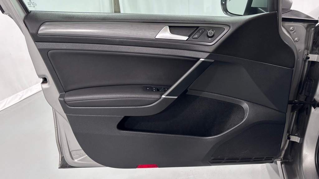 2019 Volkswagen Golf Image 16