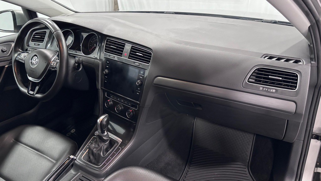 2019 Volkswagen Golf Image 17