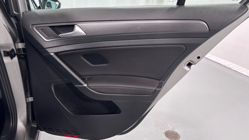 2019 Volkswagen Golf Image 27