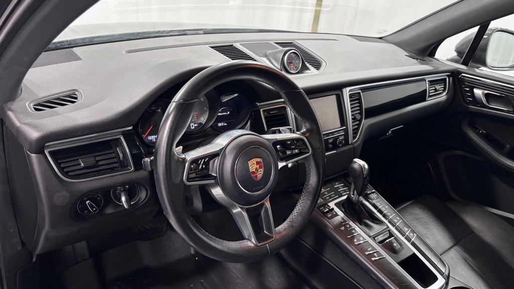 2016 Porsche Macan Image 9