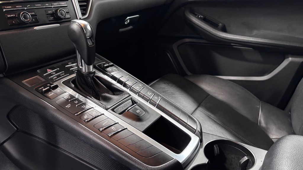 2016 Porsche Macan Image 14