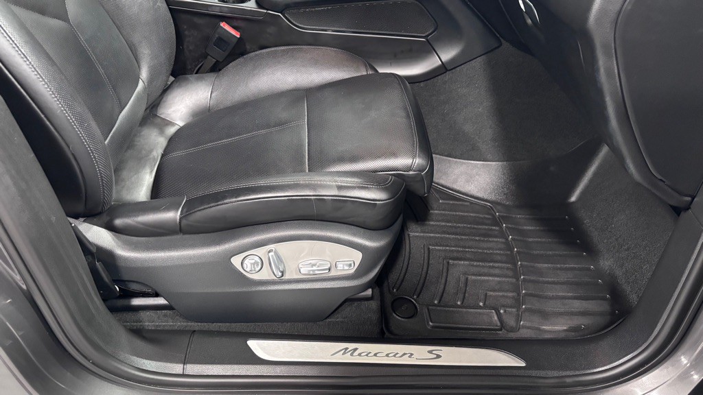 2016 Porsche Macan Image 18