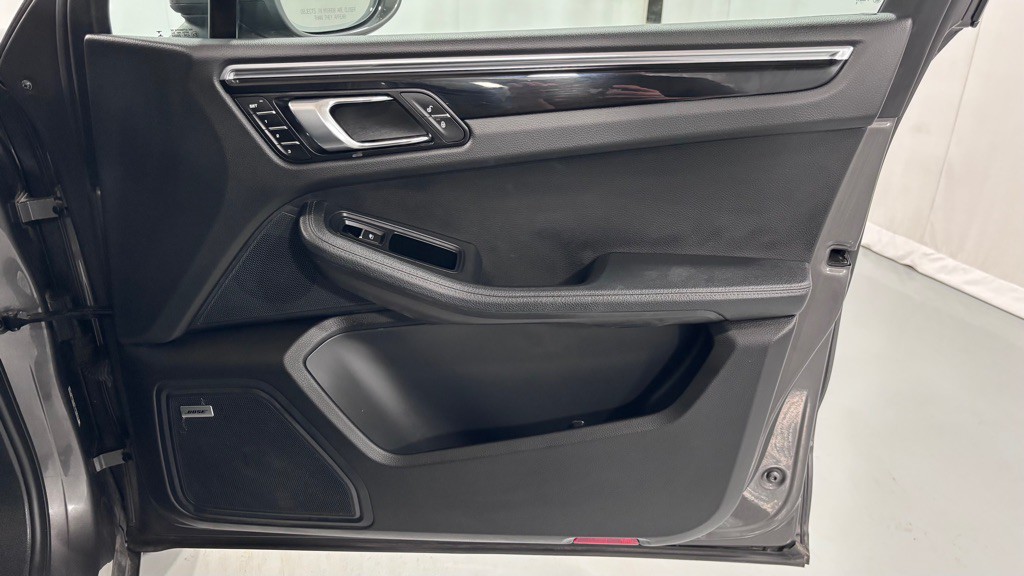 2016 Porsche Macan Image 20