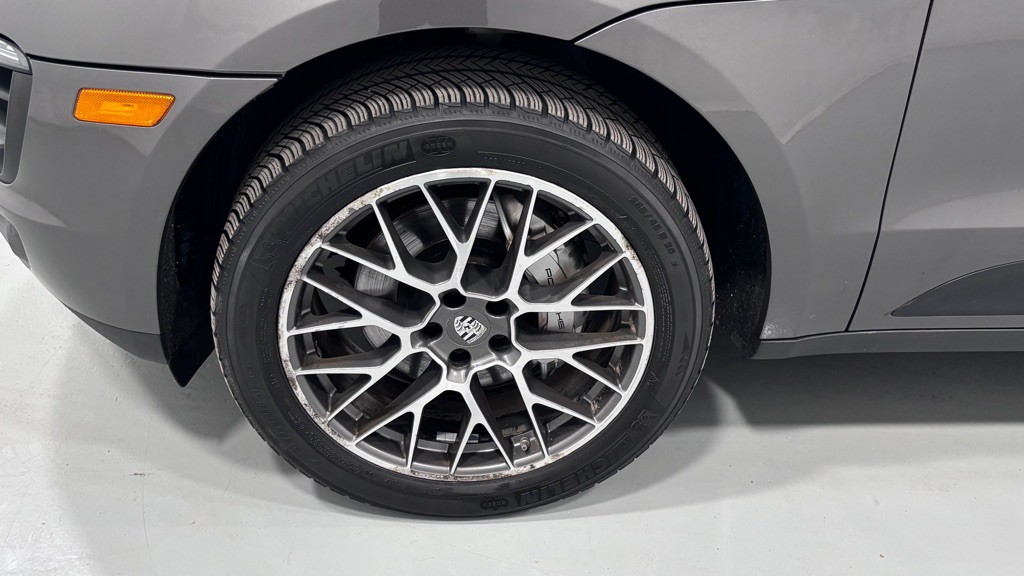 2016 Porsche Macan Image 30