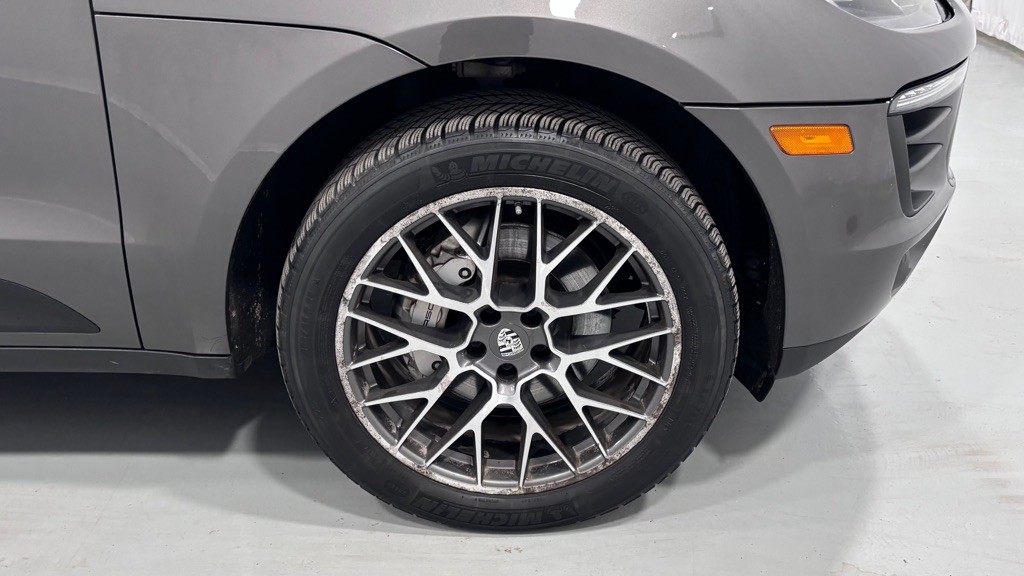 2016 Porsche Macan Image 32
