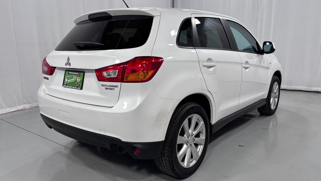 2014 Mitsubishi Outlander Image 5