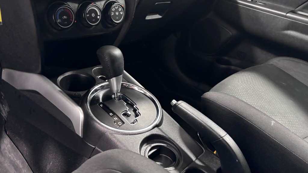 2014 Mitsubishi Outlander Image 14