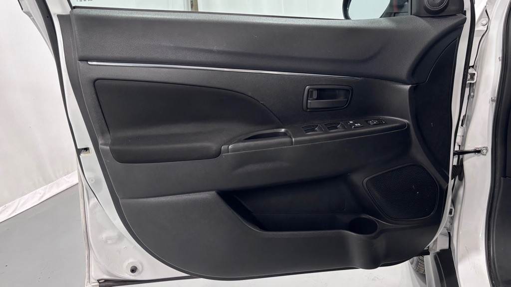 2014 Mitsubishi Outlander Image 16