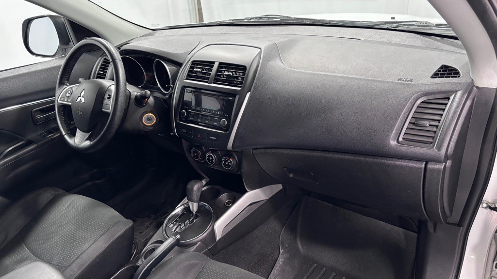 2014 Mitsubishi Outlander Image 17