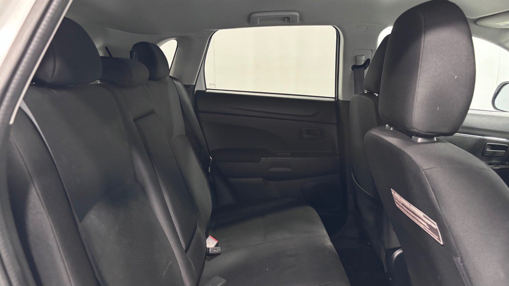 2014 Mitsubishi Outlander Image 25
