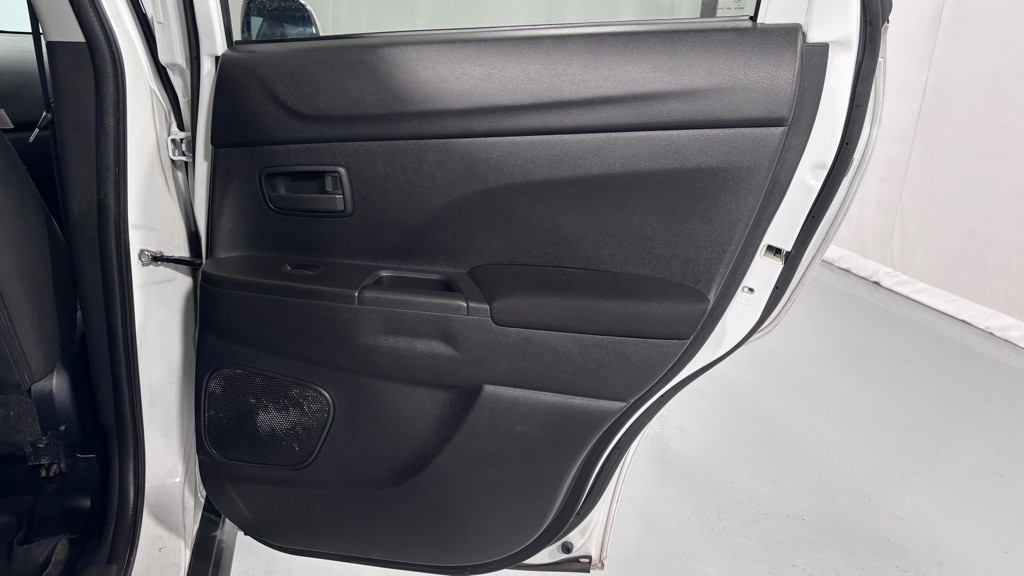 2014 Mitsubishi Outlander Image 27