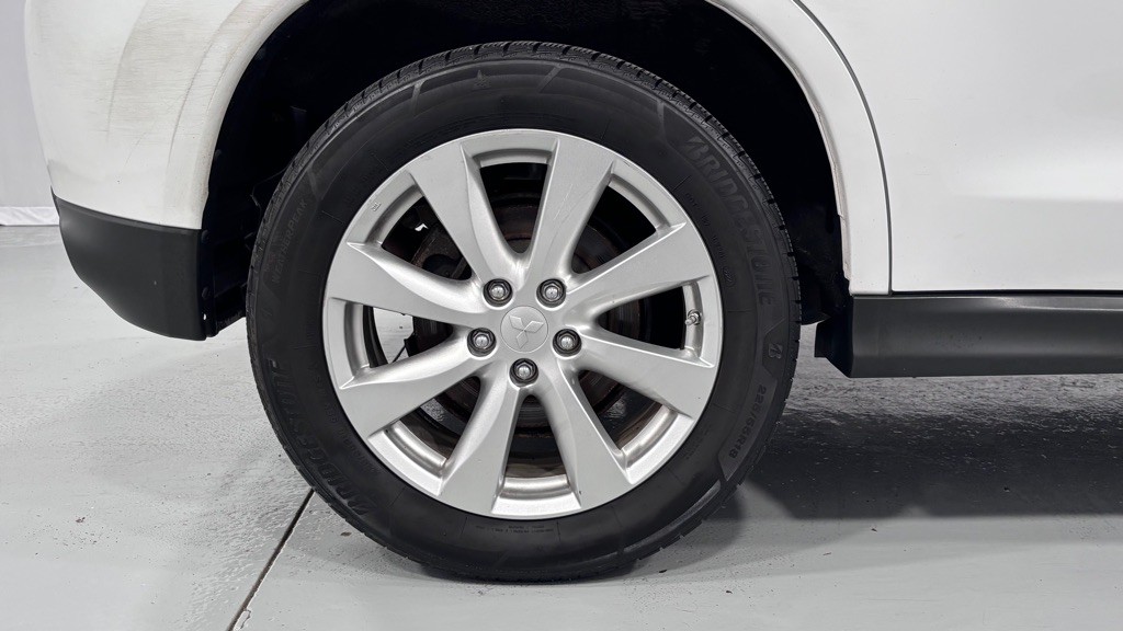 2014 Mitsubishi Outlander Image 33