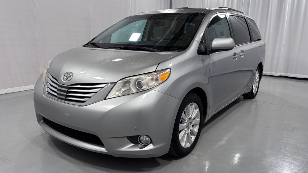 2011 Toyota Sienna Image 1