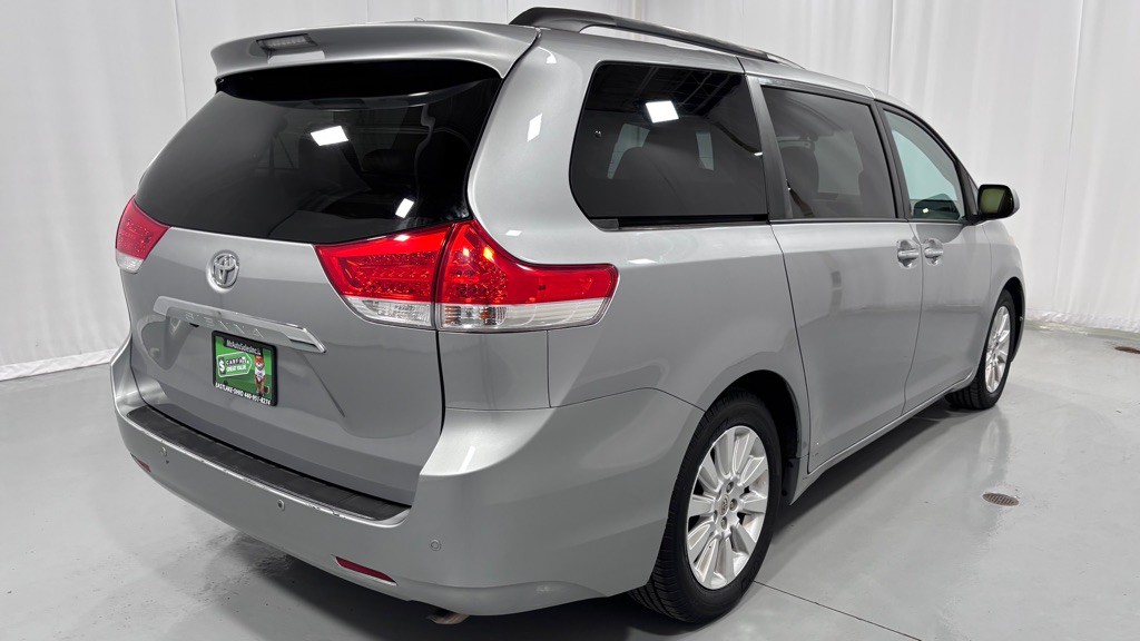 2011 Toyota Sienna Image 5
