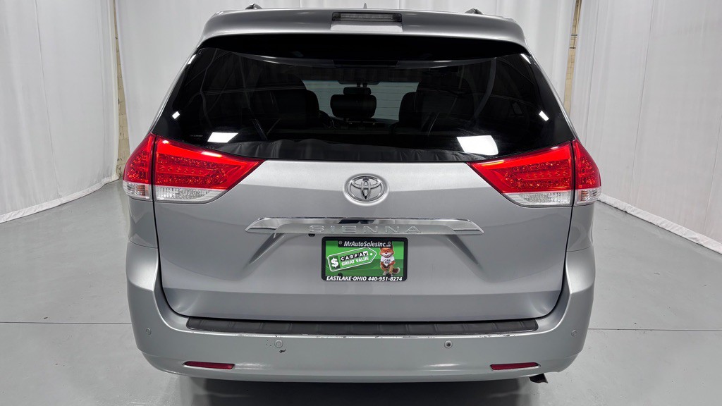 2011 Toyota Sienna Image 6