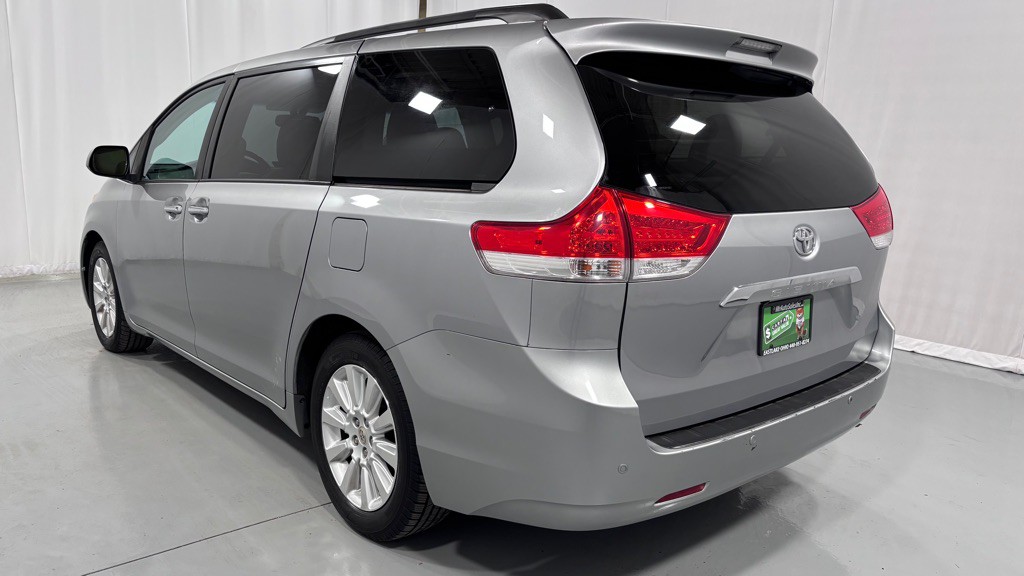 2011 Toyota Sienna Image 7