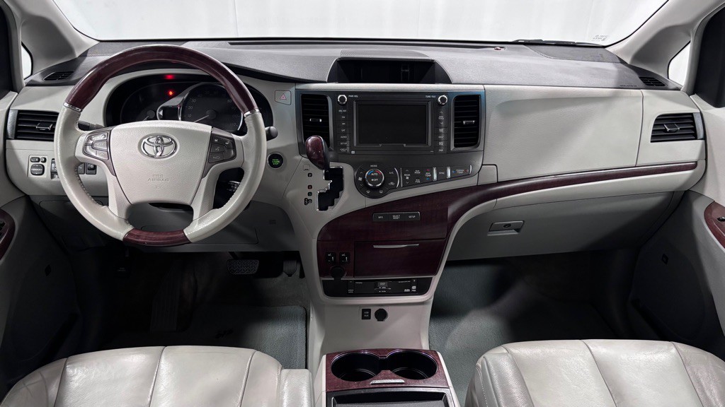 2011 Toyota Sienna Image 10