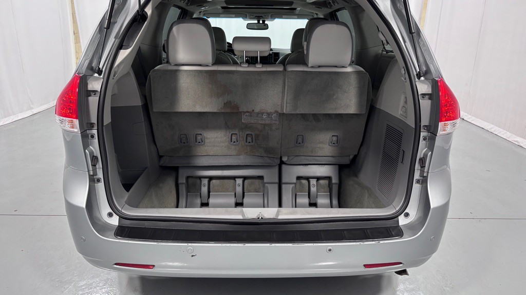 2011 Toyota Sienna Image 28