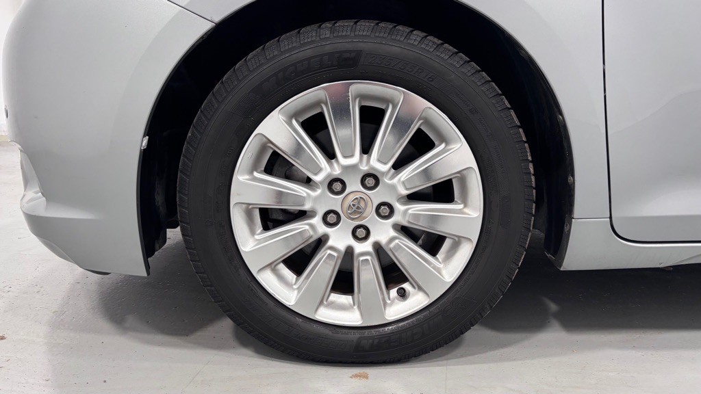 2011 Toyota Sienna Image 30