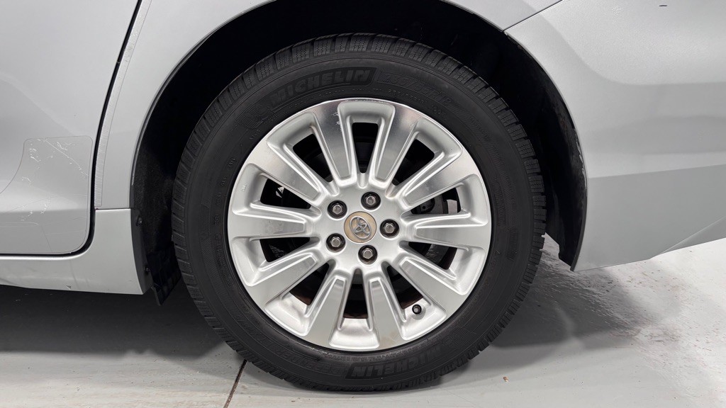 2011 Toyota Sienna Image 31