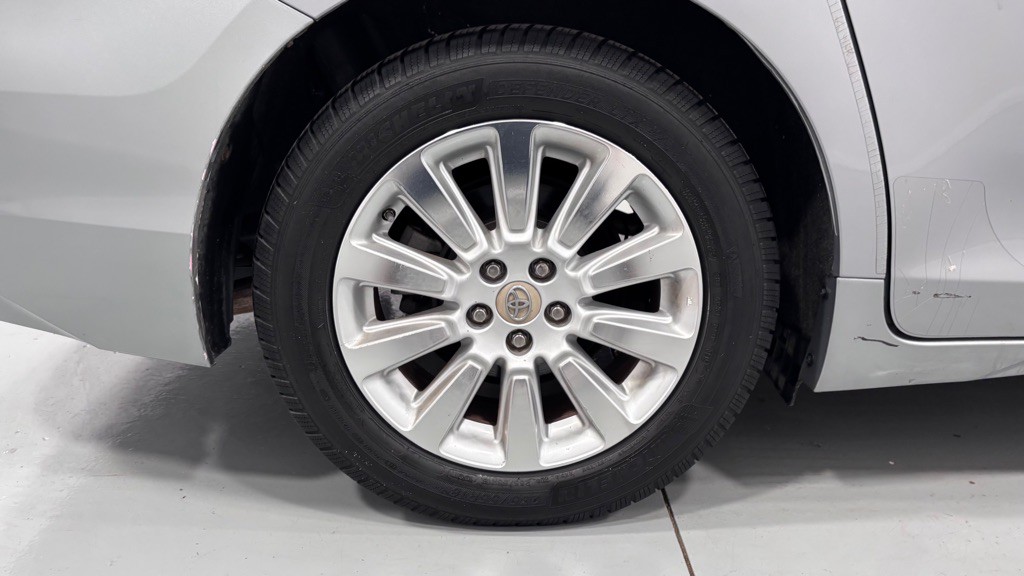 2011 Toyota Sienna Image 33