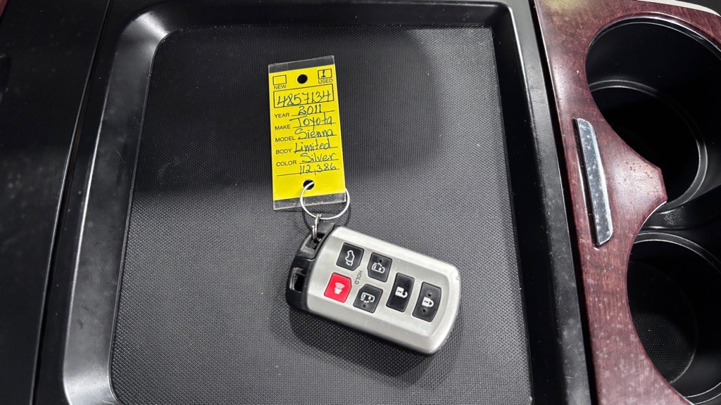 2011 Toyota Sienna Image 34