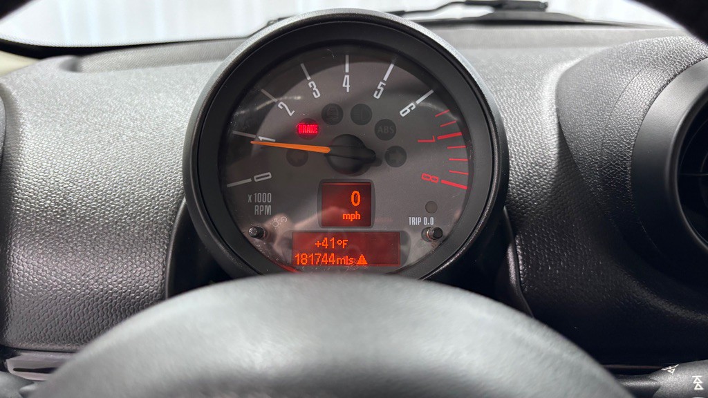 2015 MINI Cooper Image 14