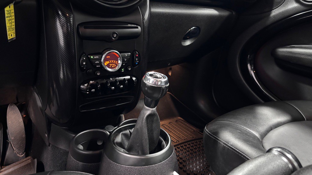 2015 MINI Cooper Image 15