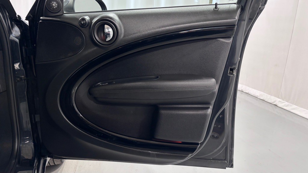 2015 MINI Cooper Image 20