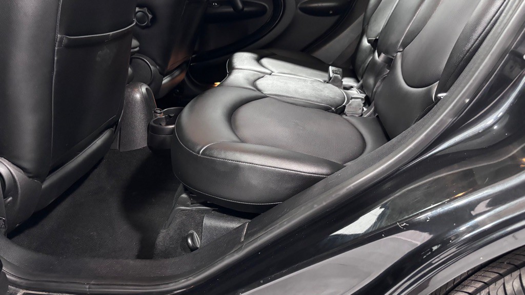 2015 MINI Cooper Image 21