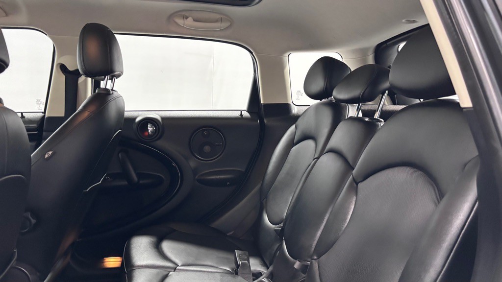 2015 MINI Cooper Image 22