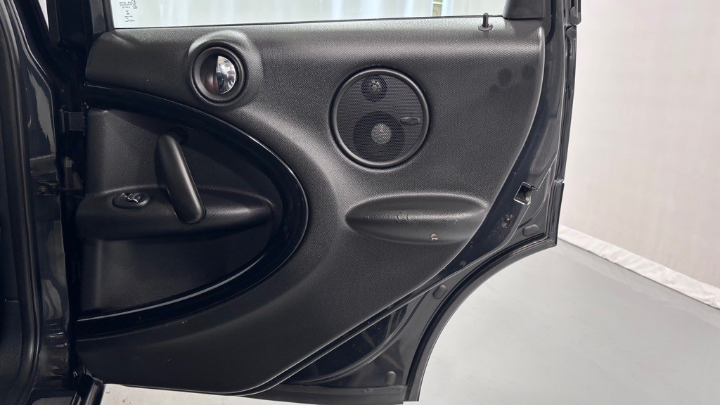 2015 MINI Cooper Image 27