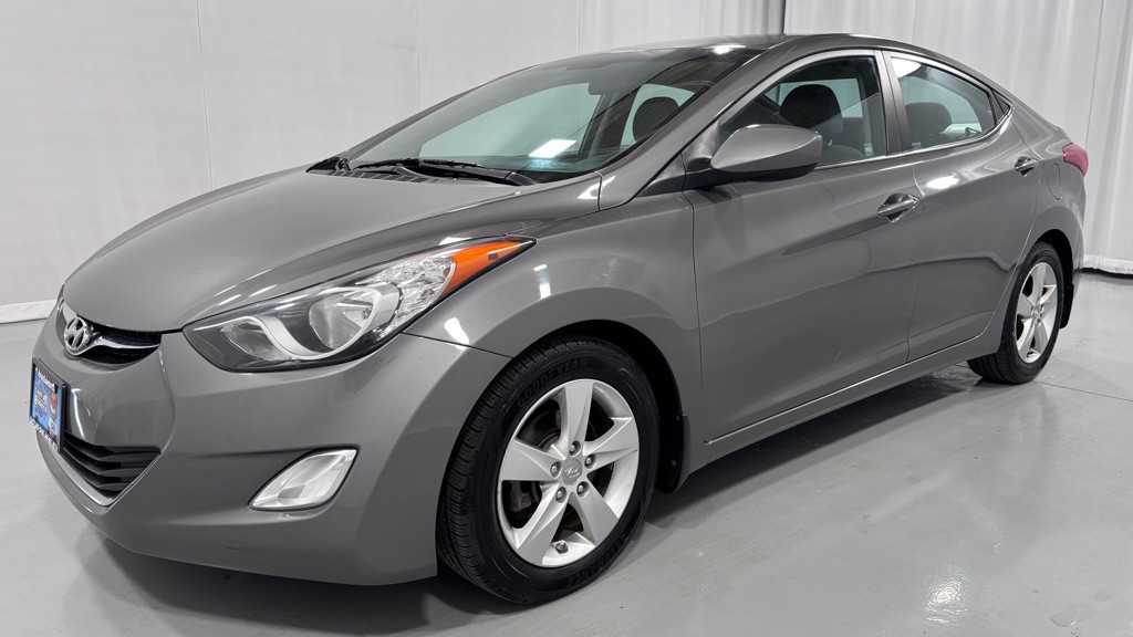 2013 Hyundai Elantra Image 1