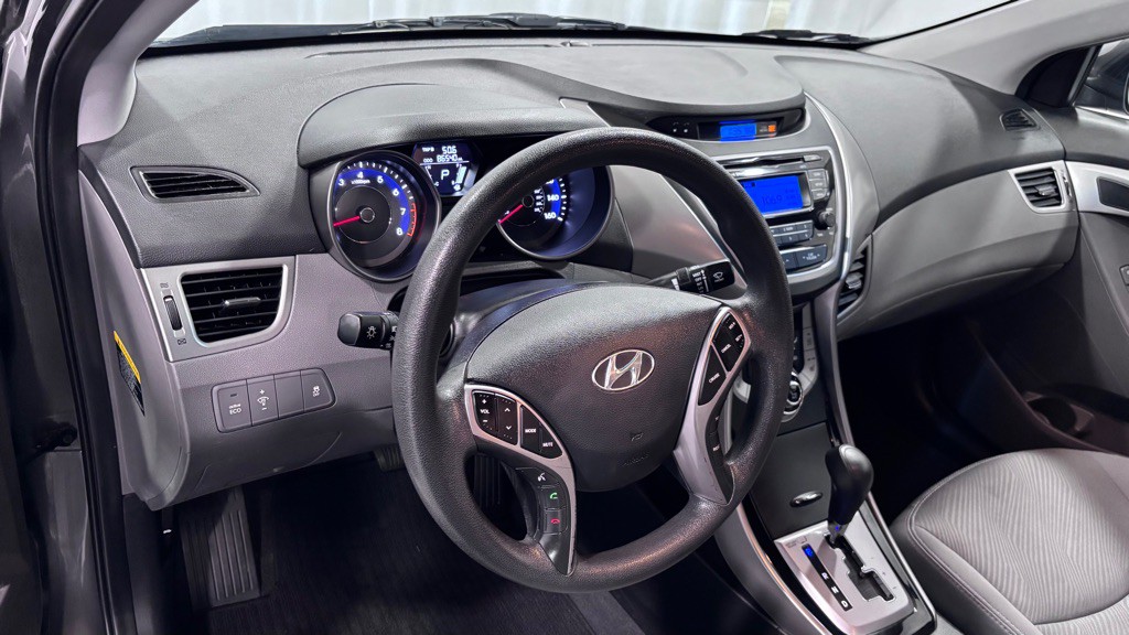 2013 Hyundai Elantra Image 9