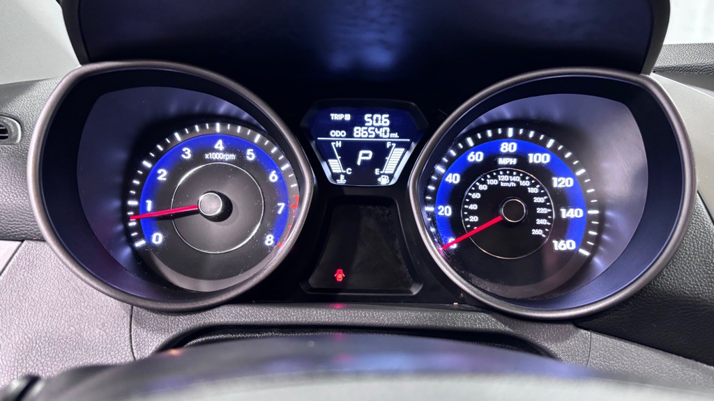 2013 Hyundai Elantra Image 14