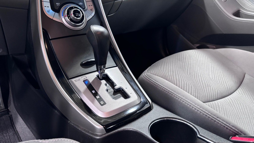 2013 Hyundai Elantra Image 15