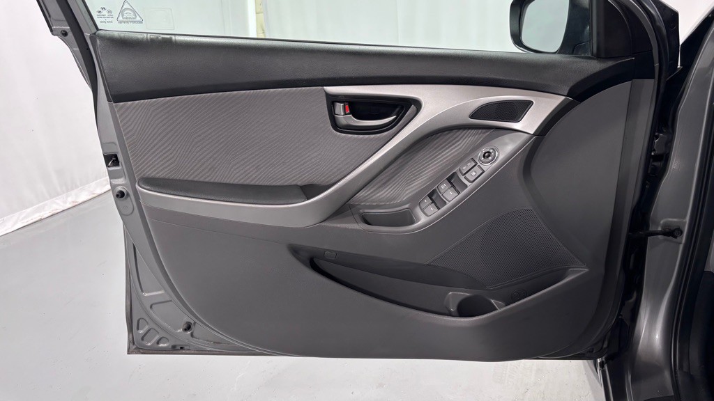 2013 Hyundai Elantra Image 16