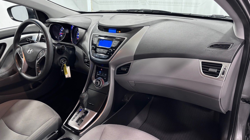 2013 Hyundai Elantra Image 17