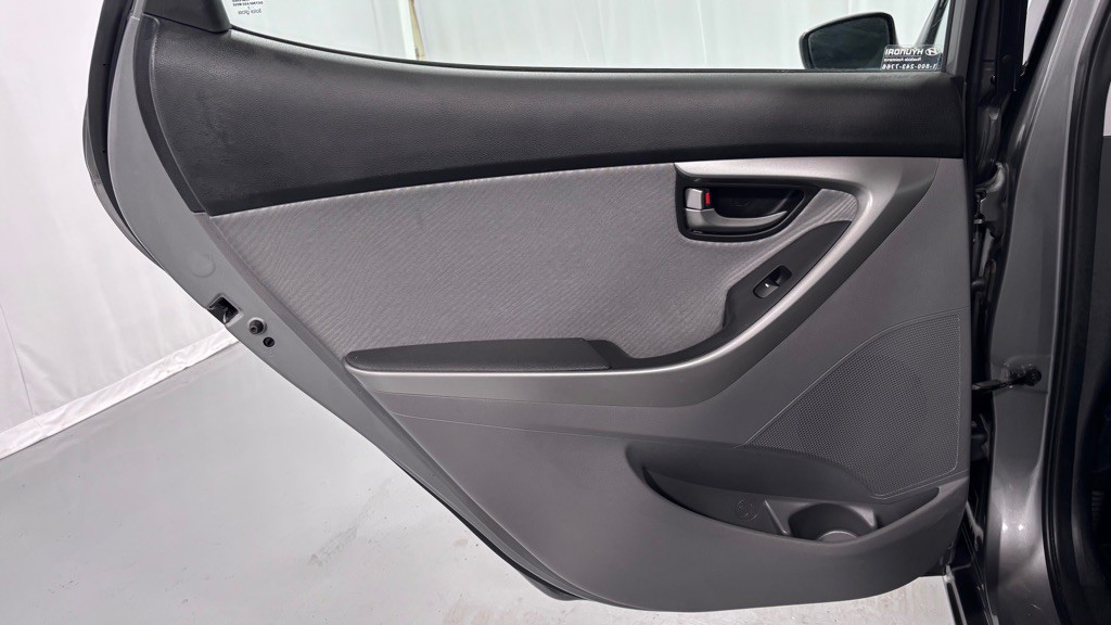 2013 Hyundai Elantra Image 23