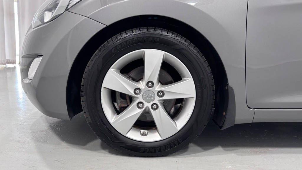 2013 Hyundai Elantra Image 30