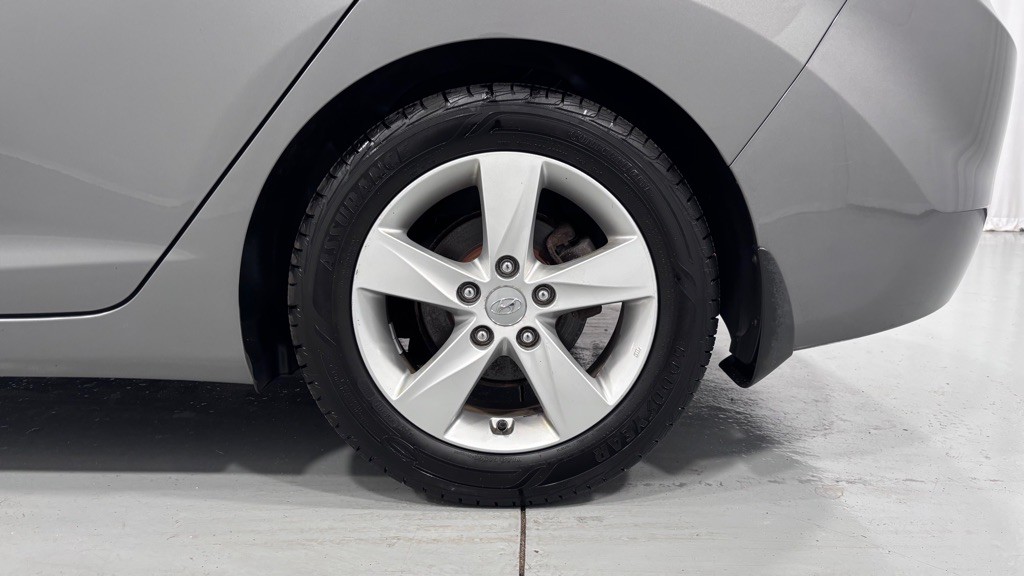 2013 Hyundai Elantra Image 31