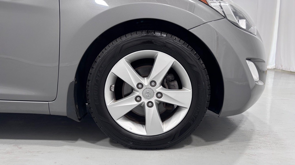 2013 Hyundai Elantra Image 32