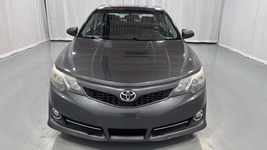 2012 Toyota Camry Image 2